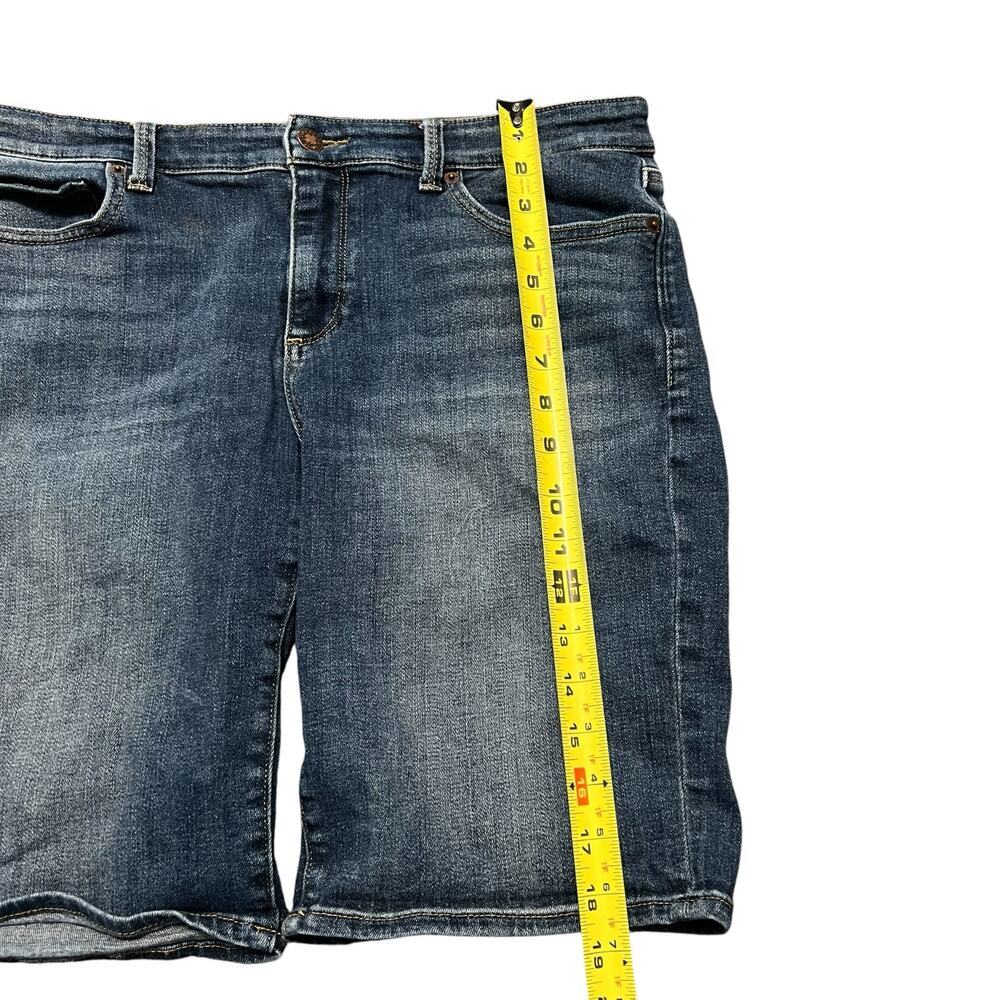 LUCKY BRAND Women's Bermuda Size 10/30 Medium Wash Jean Shorts - Picture 7 of 9